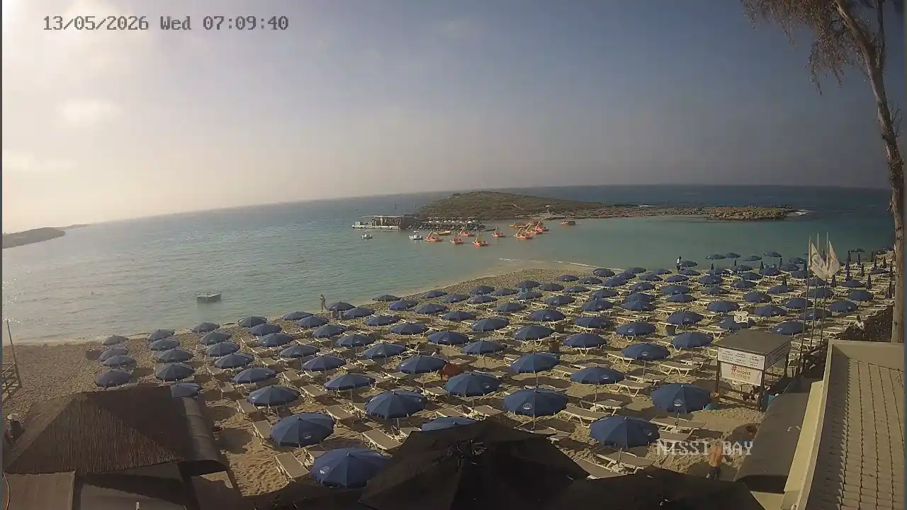 Webcam snapshot from :city — May 13, 2026 05:00