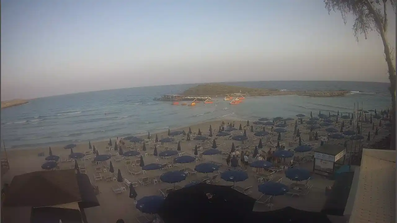 Webcam snapshot from :city — May 17, 2026 16:00