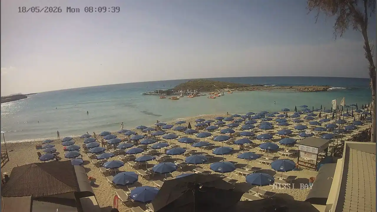 Webcam snapshot from :city — May 18, 2026 06:00