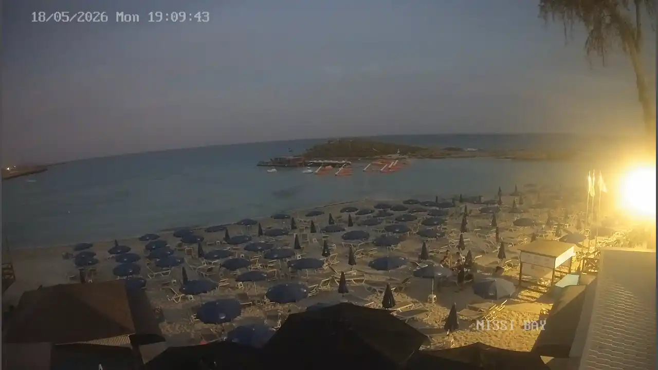 Webcam snapshot from :city — May 18, 2026 17:00