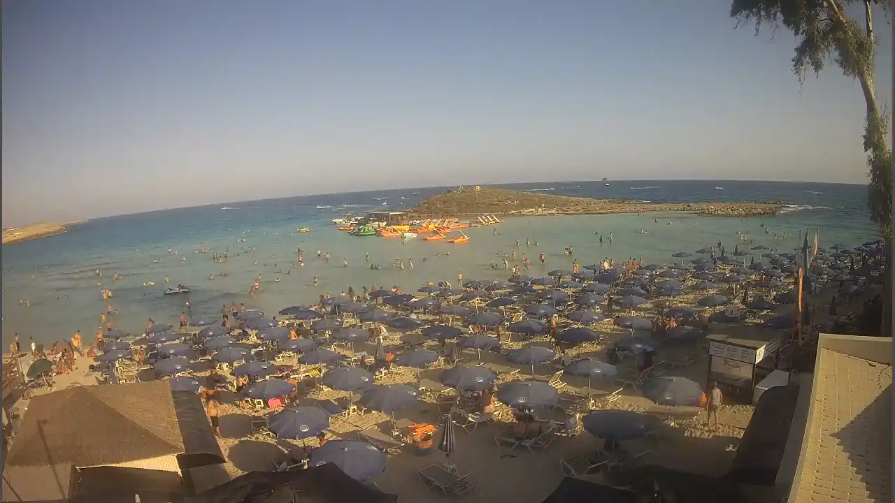 Webcam snapshot from :city — July 18, 2026 15:00