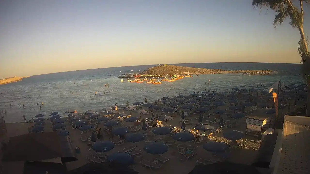 Webcam snapshot from :city — July 27, 2026 16:00