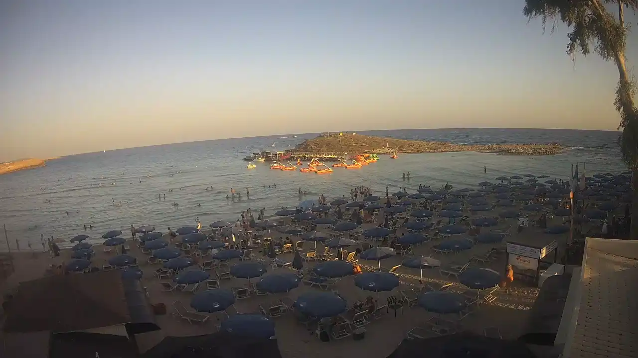 Webcam snapshot from :city — August 2, 2026 16:00
