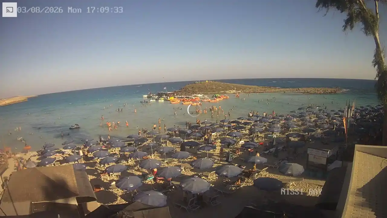 Webcam snapshot from :city — August 3, 2026 15:00