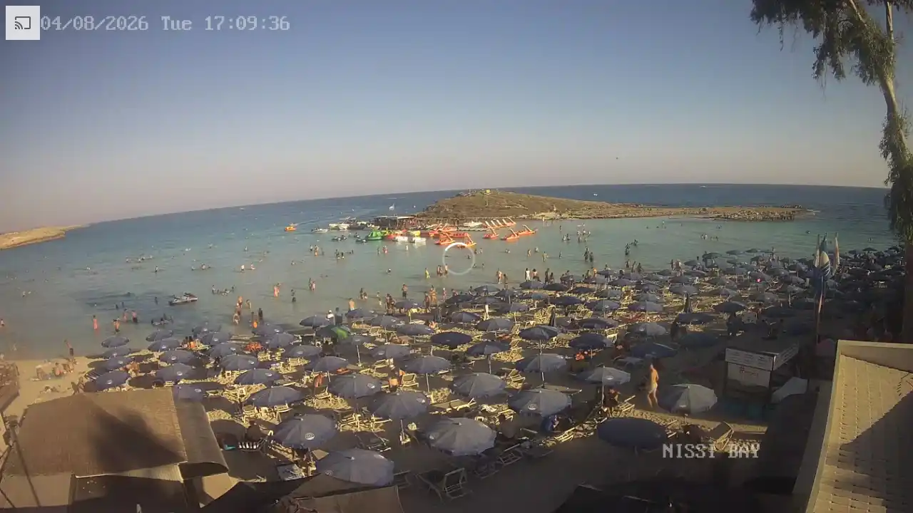 Webcam snapshot from :city — August 4, 2026 15:00