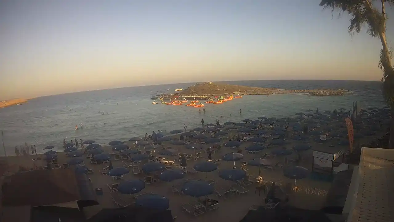 Webcam snapshot from :city — August 5, 2026 16:00