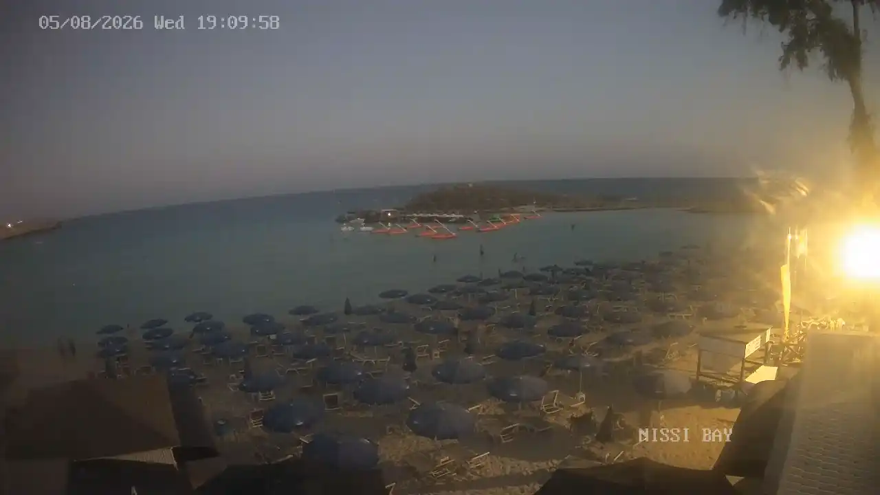 Webcam snapshot from :city — August 5, 2026 17:00