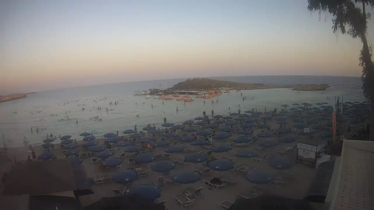 Webcam snapshot from :city — August 22, 2026 16:00