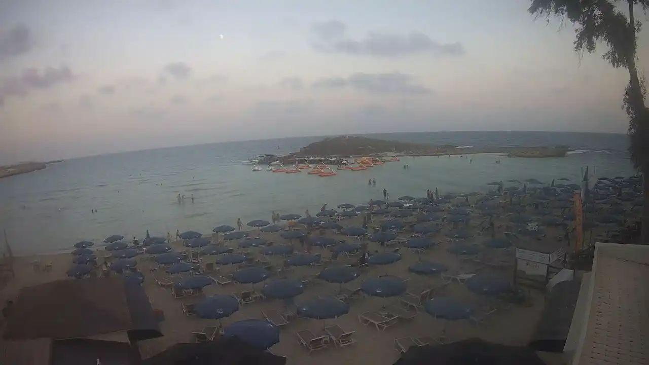 Webcam snapshot from :city — August 24, 2026 16:00
