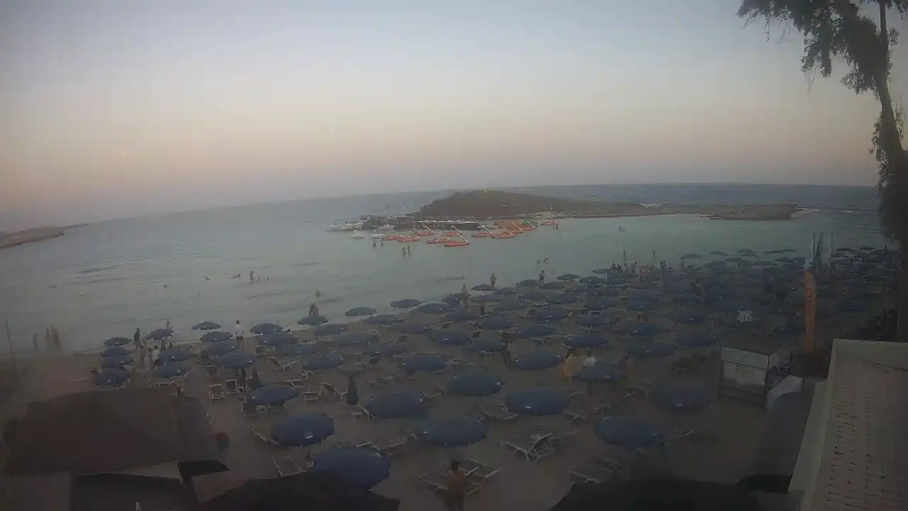 Webcam snapshot from :city — August 26, 2026 16:00
